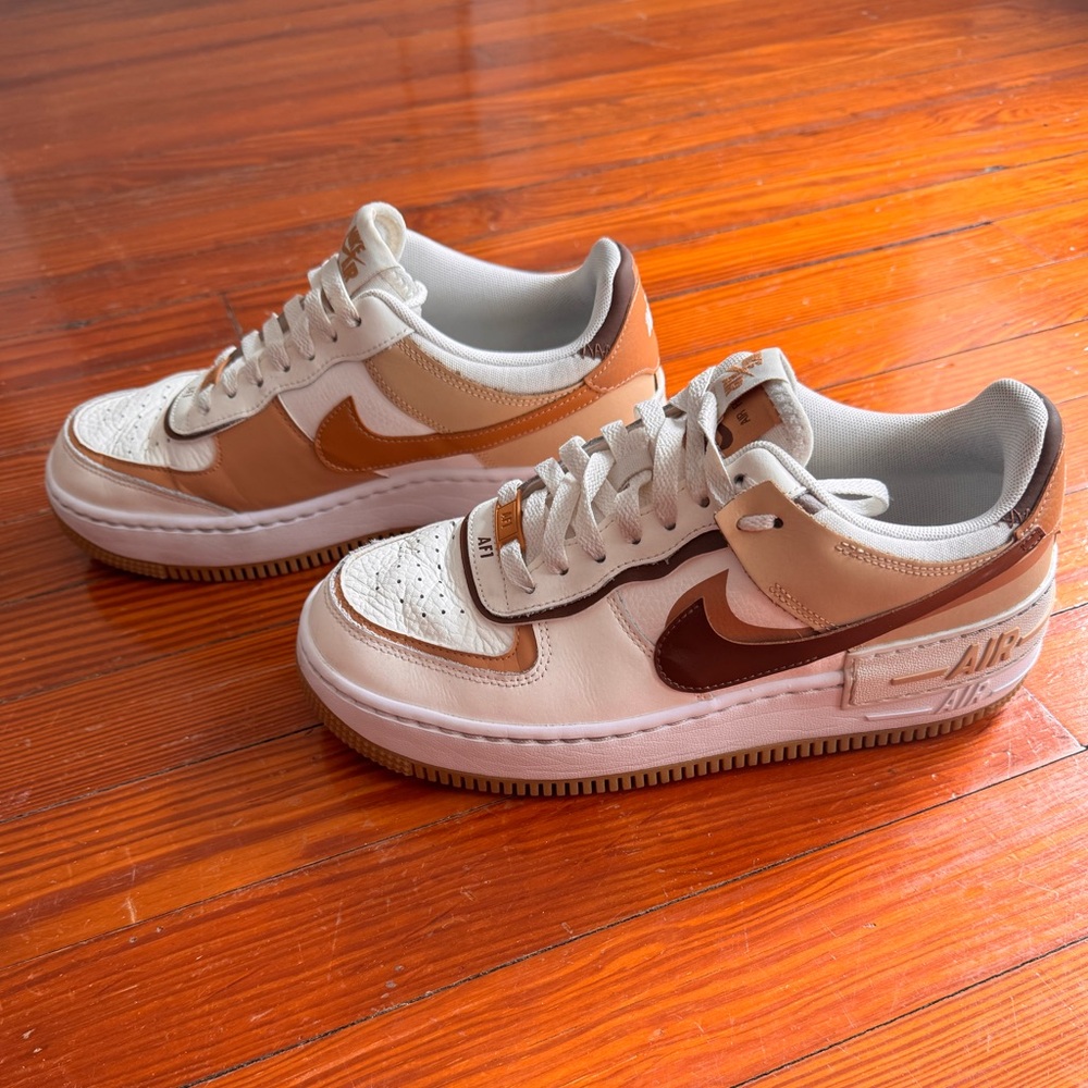 Nike Air Force 1 Shadow in Cream and Brown - Picture 4 of 8